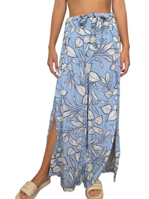 Palazo Celeste Semi Envolvente Con Hojas